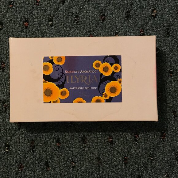 Claus Porto Ilyria Honeysuckle Soap – Deco Box of 3 - Picture 5 of 5